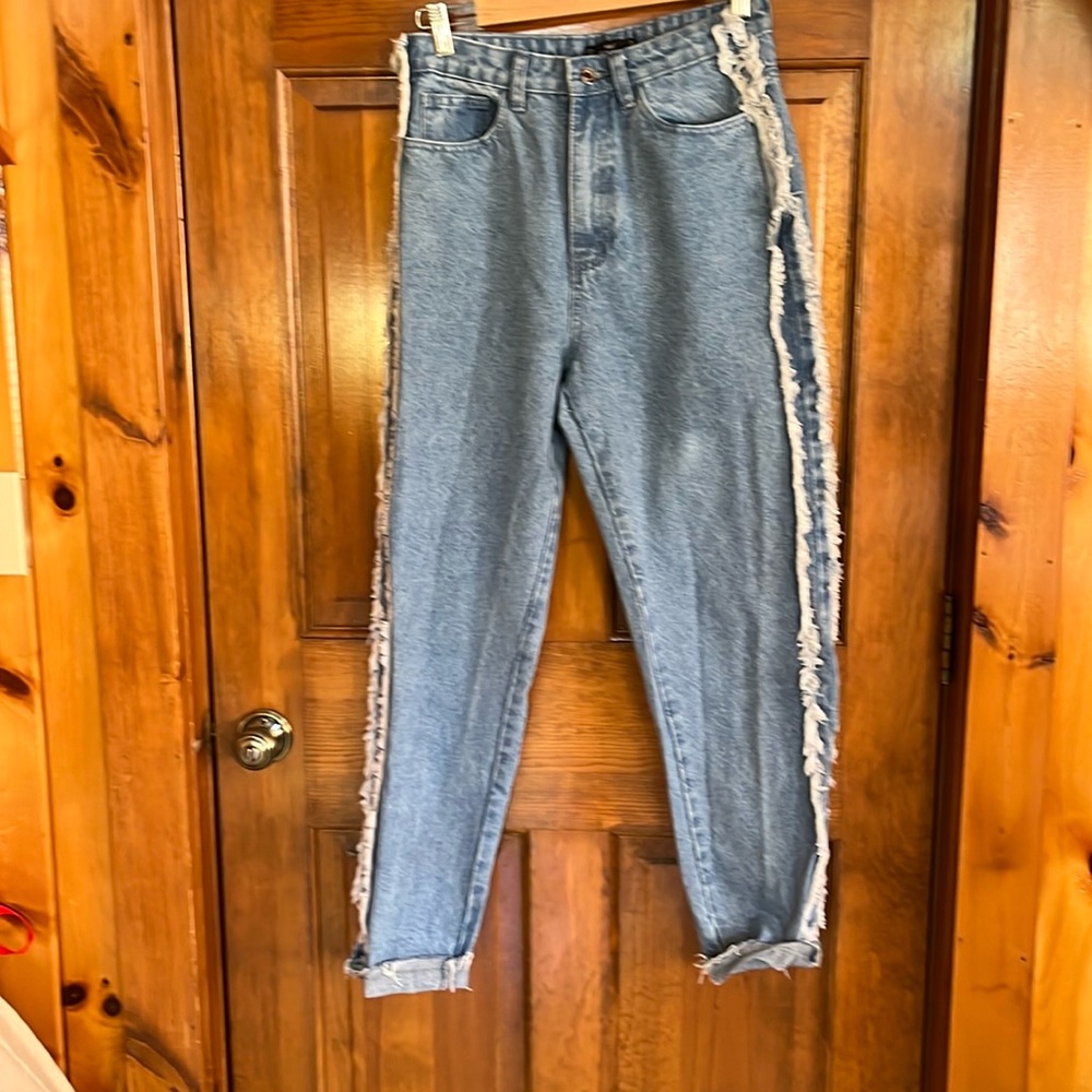 Missguided Riot High Rise Mom Fringe Fray Jeans Size 6